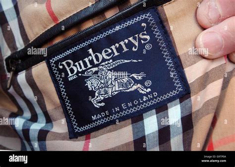 etiquetas burberry|burberry check.